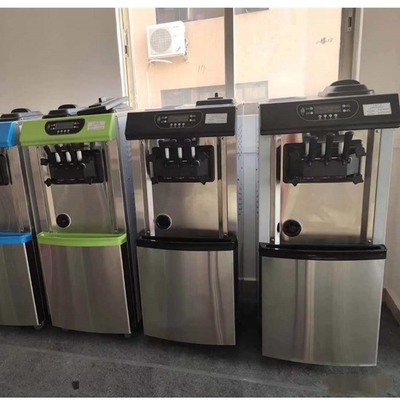 Machine à glaces douces avec 3 saveurs et 1 mélange Capacité 120 kg