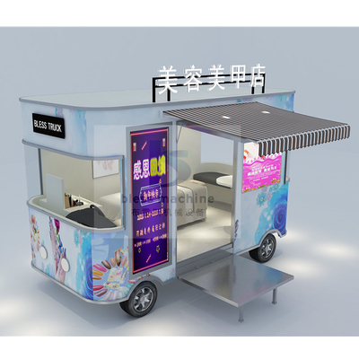 Un camion de restauration en acier inoxydable pour les entreprises durables sur le marché.