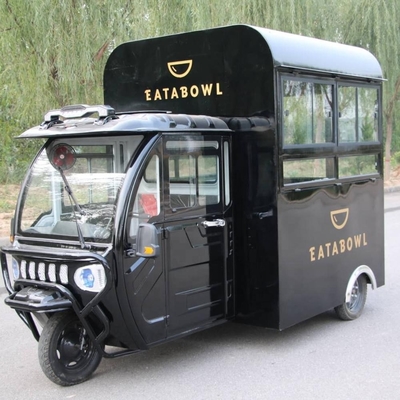 Un camion de restauration en acier inoxydable pour les entreprises durables sur le marché.