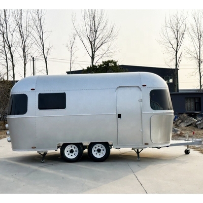 Révolutionnez vos services de restauration avec Airstream Beach Food Truck et cuisine complète