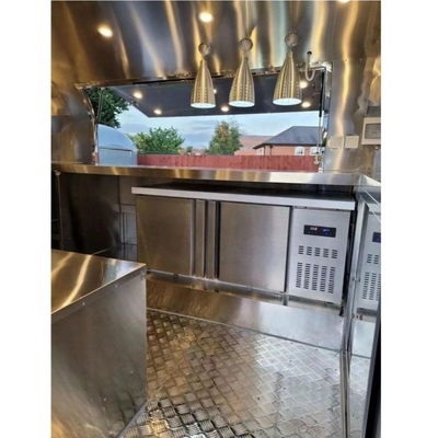 Révolutionnez vos services de restauration avec Airstream Beach Food Truck et cuisine complète