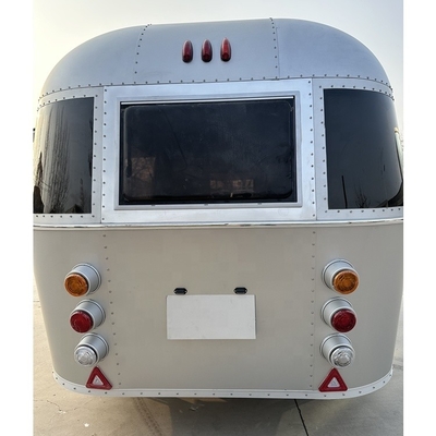 Révolutionnez vos services de restauration avec Airstream Beach Food Truck et cuisine complète