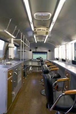 Boutique mobile multifonctionnelle sur mesure Barbier voiture Food Truck avec matière première de soja