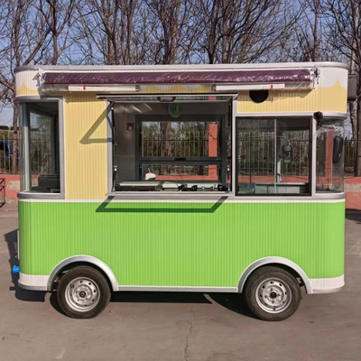 Camion électrique mobile pour les besoins en déplacement