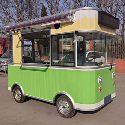 Camion électrique mobile pour les besoins en déplacement