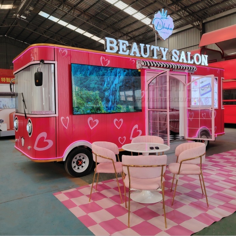 Un camion de salon de beauté à 40 km/h fonctionnant à la batterie pour les services de maquillage et de spa